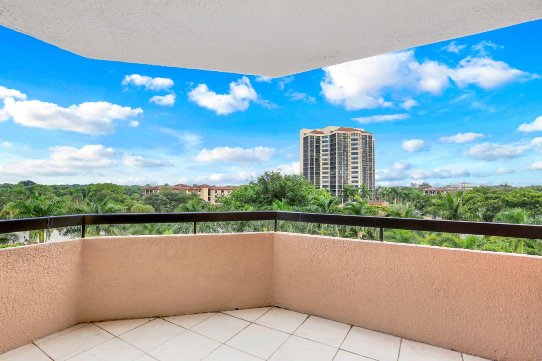 6075 Pelican Bay Blvd #506, Naples, FL 34108