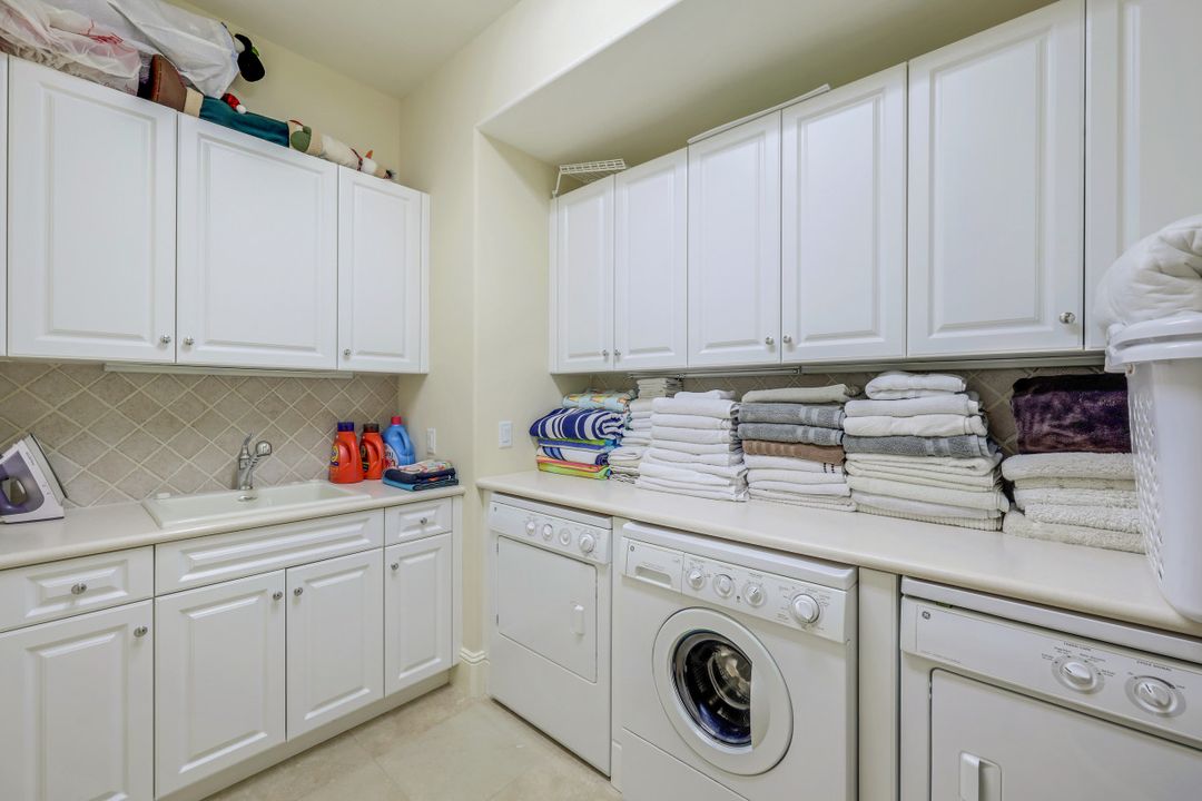 2919 Tiburon Blvd E, Naples, FL 34109