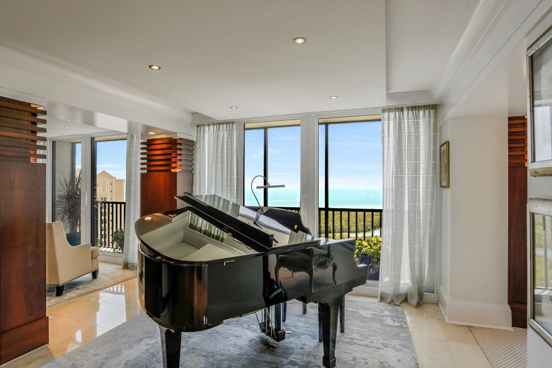 5601 Turtle Bay Dr, Naples, FL 34108