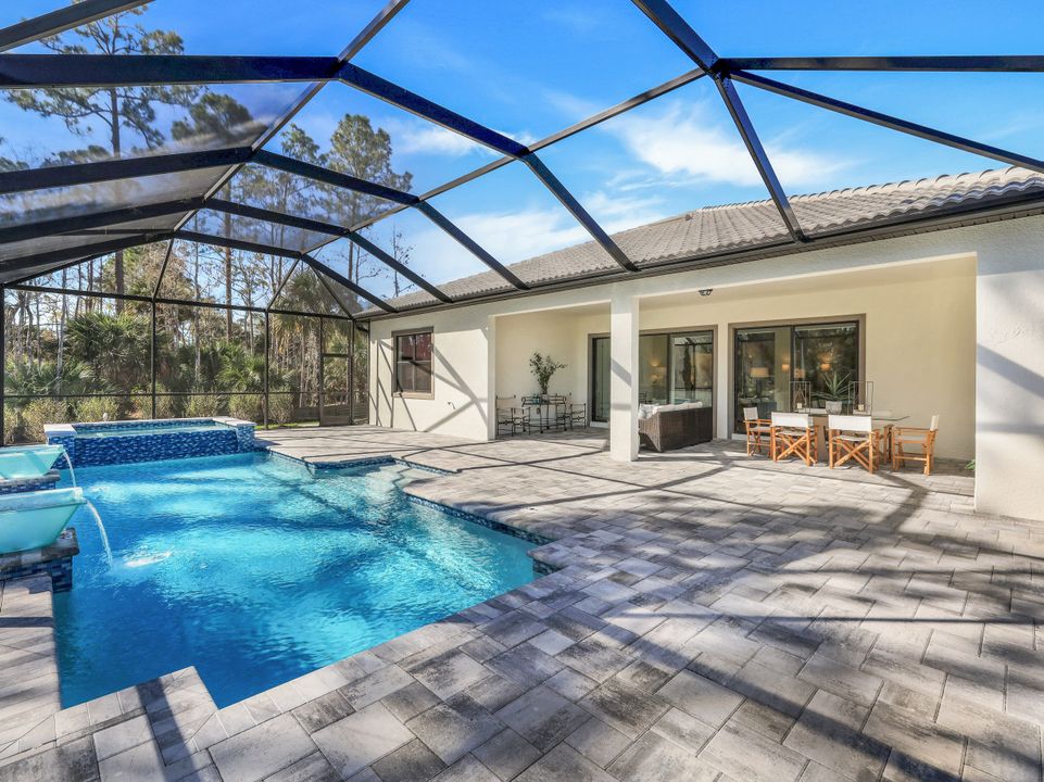 9528 Curlew Dr, Naples, FL 34120