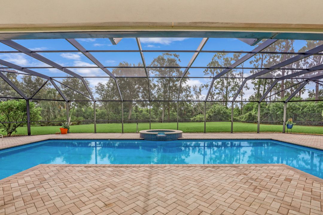 762 Hickory Rd, Naples, FL 34108