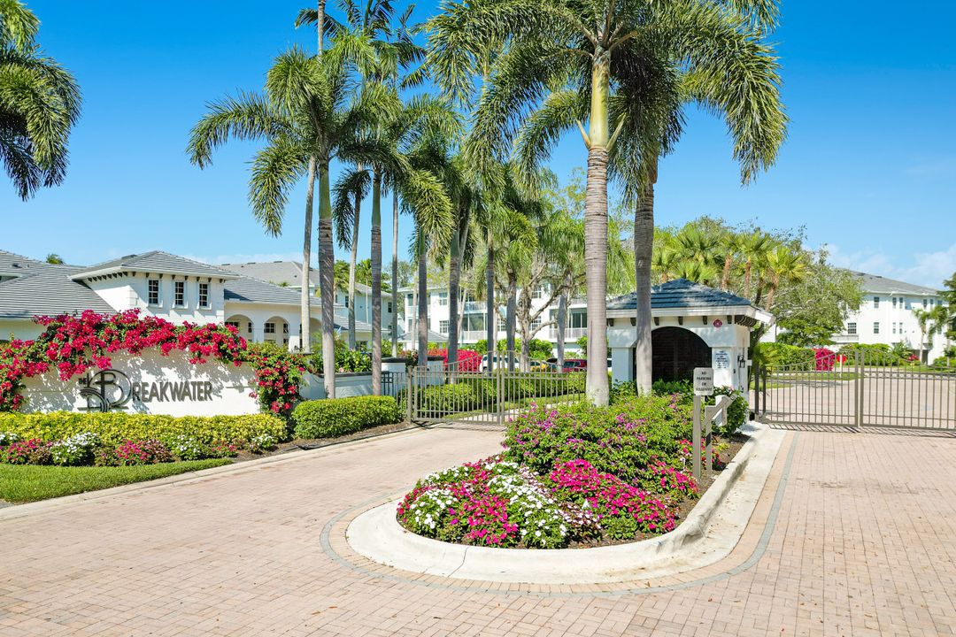 743 Bentwater Cir #203, Naples, FL 34108