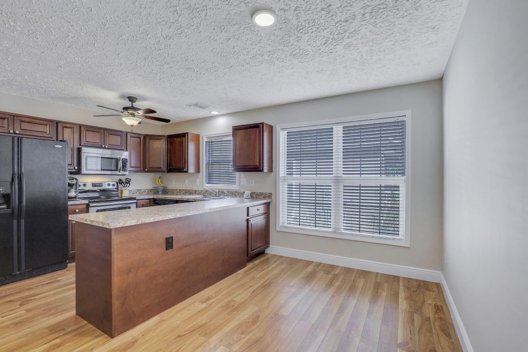 239 Leawood Cir, Naples, FL 34104