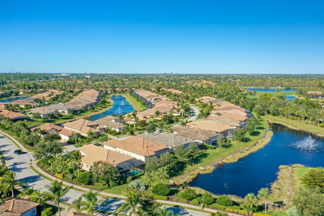 7247 Lantana Cir, Naples, FL 34119