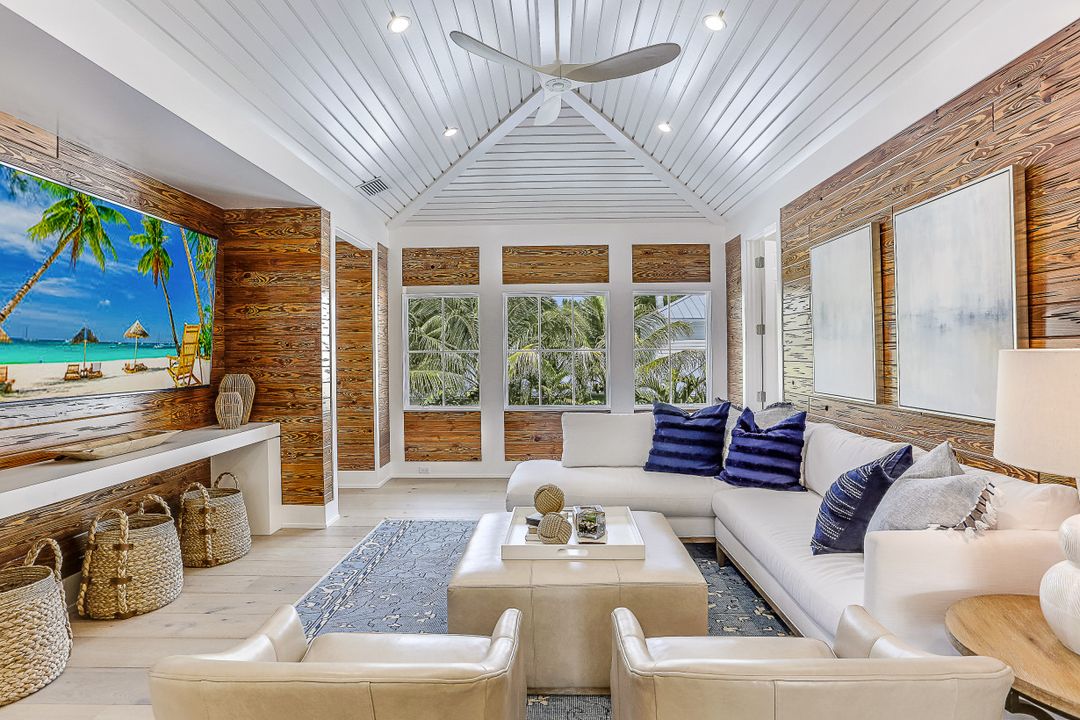 1040 2nd St S, Naples, FL 34102