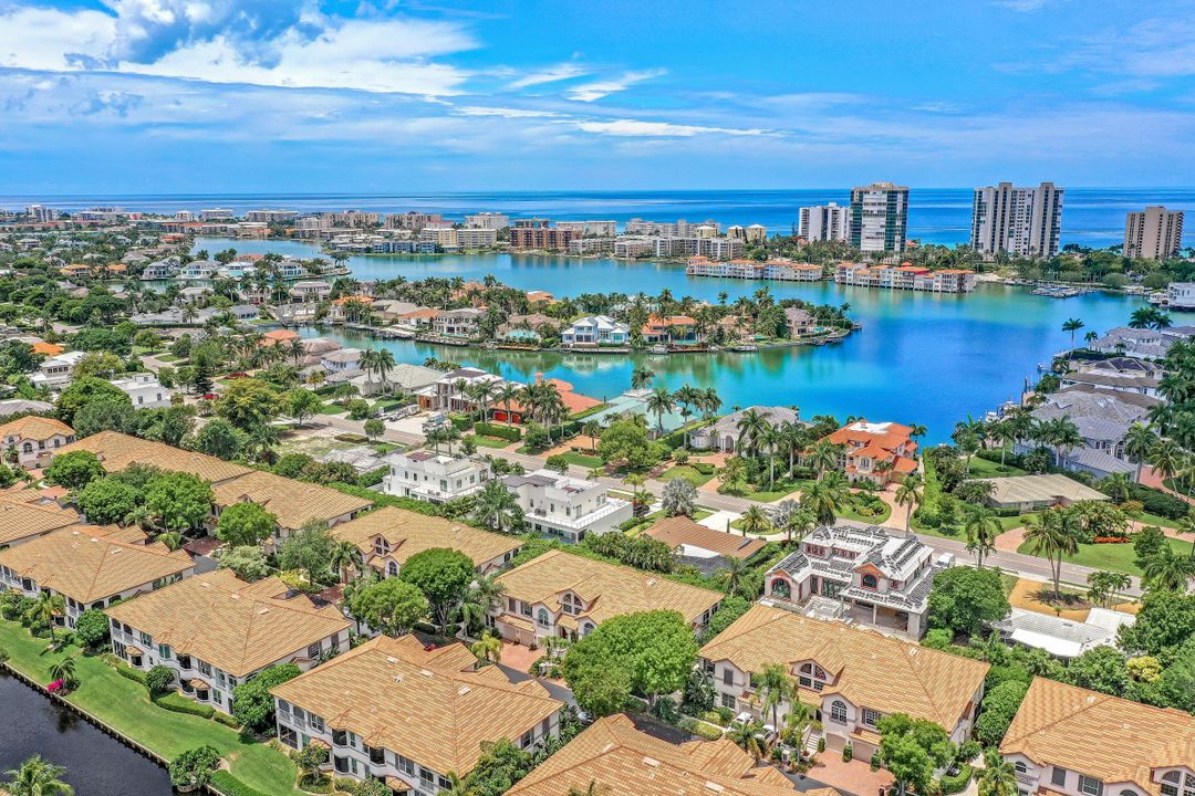 141 Colonade Cir #141, Naples, FL 34103