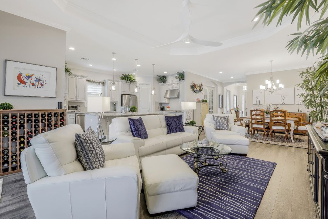 8669 Dilillo Ct, Naples, FL 34119