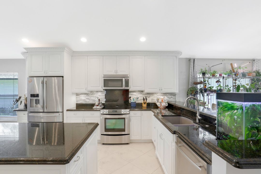 768 101st Ave N, Naples, FL 34108