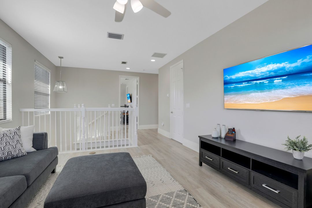 4167 Crescent Ct, Naples, FL 34119