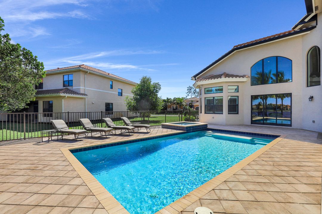 3025 Cinnamon Bay Cir, Naples, FL 34119