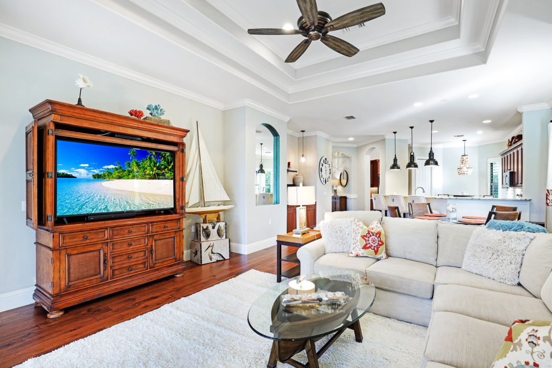 7599 Moorgate Point Way, Naples, FL 34113