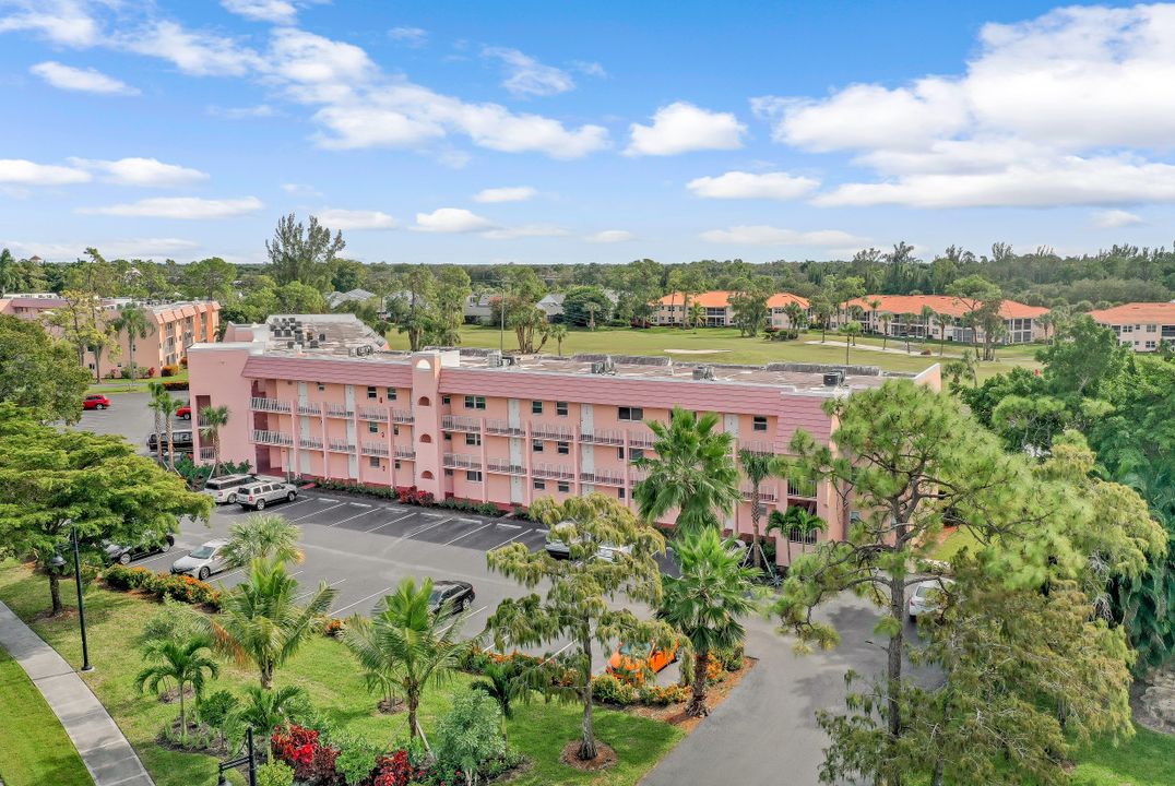 300 Forest Lakes Blvd #212, Naples, FL 34105