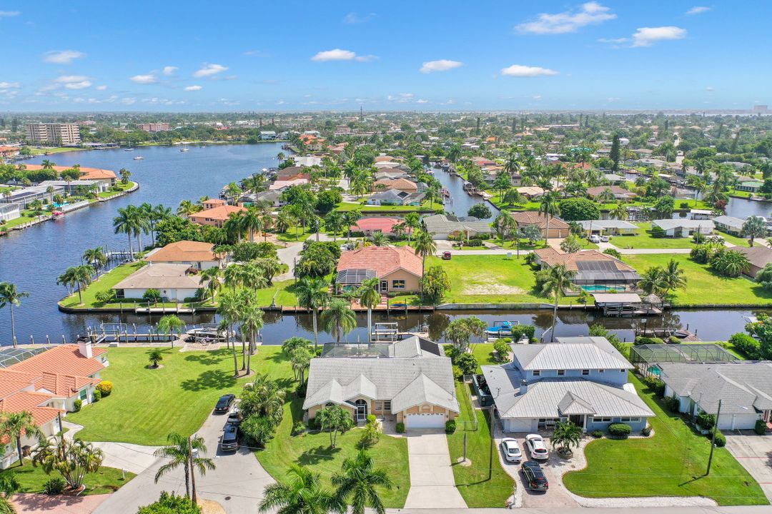 5215 Tamiami Ct, Cape Coral, FL 33904