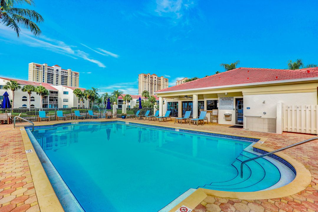 6535 Valen Way #E-203, Naples, FL 34108