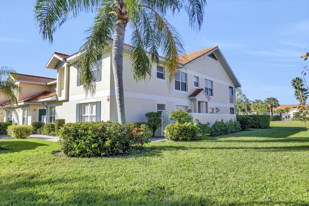 5100 Cedar Springs Dr #204, Naples, FL 34110