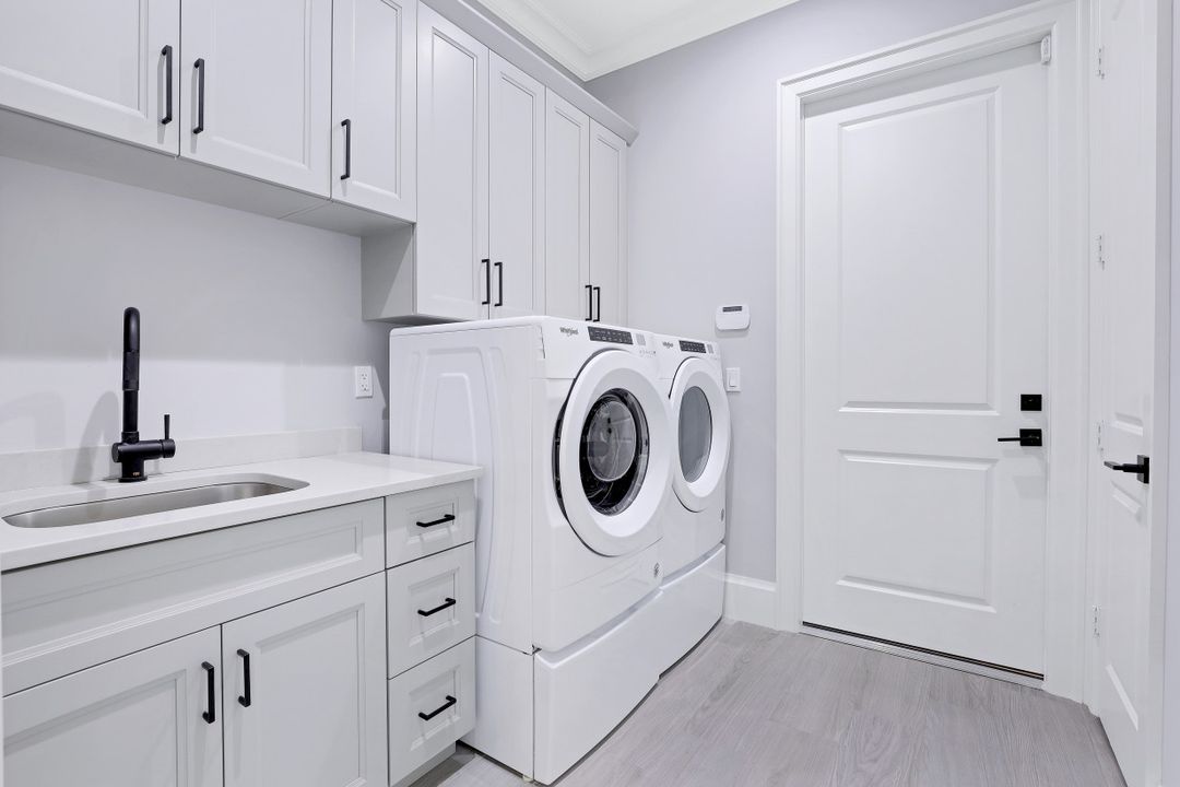 631 25th St SW, Naples, FL 34117