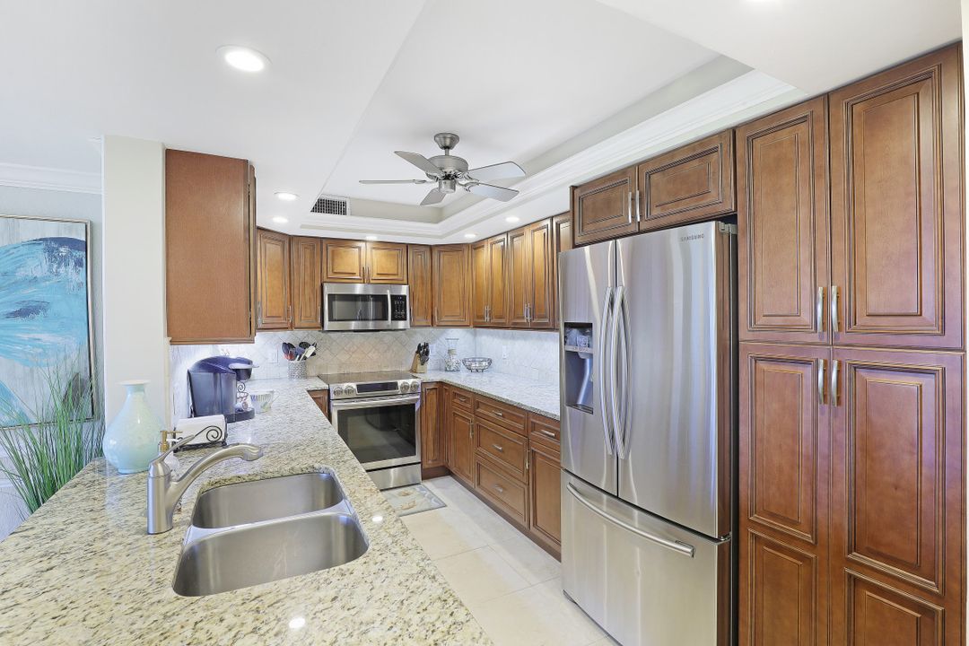 17 Bluebill Ave #1005, Naples, FL 34108