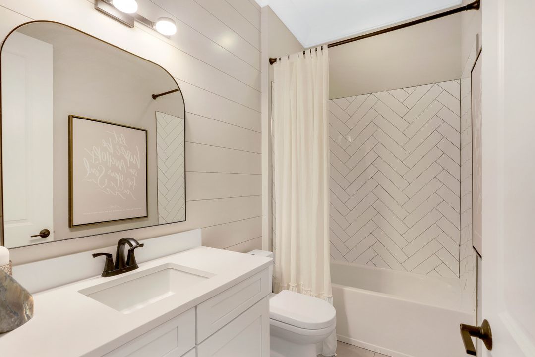 9636 Montelanico Loop #201, Naples, FL 34119