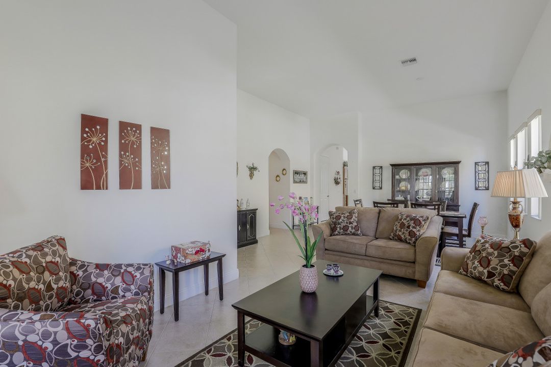 1985 Par Dr, Naples, FL 34120