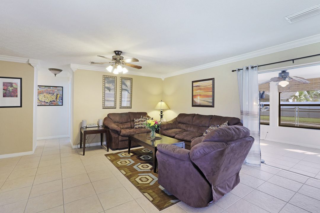 3923 SE 9th Ct, Cape Coral, FL 33904