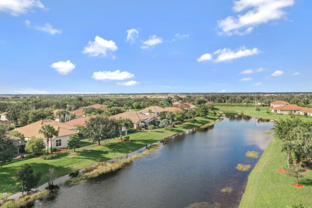2058 Mandarin Ln, Naples, FL 34120
