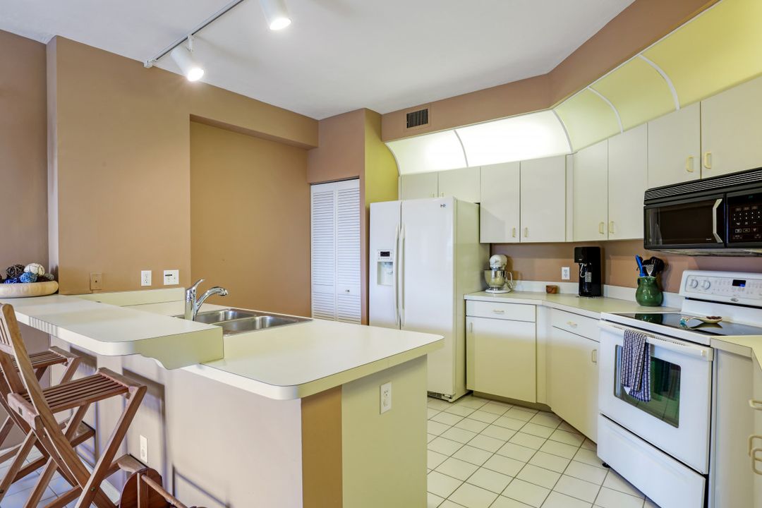 6500 Valen Way #305A, Naples, FL 34108