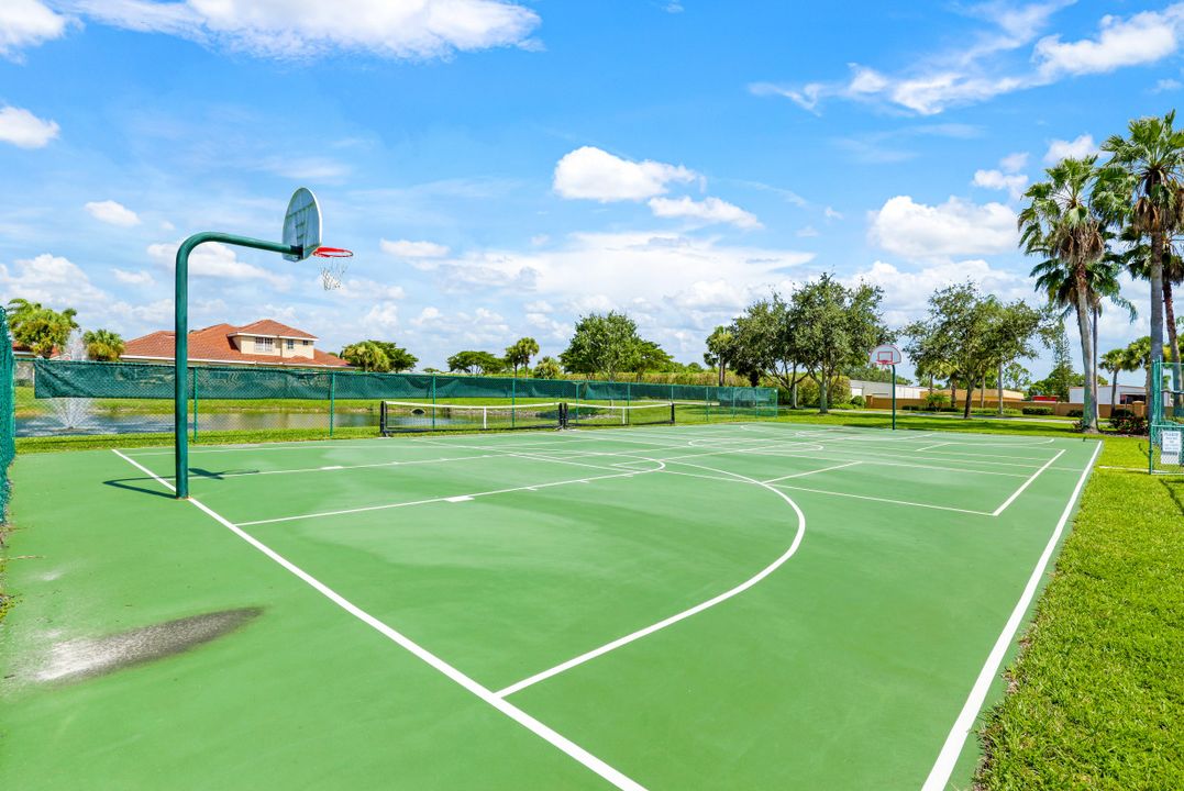 5520 Cheshire Dr, Fort Myers, FL 33912