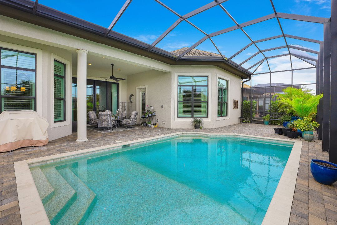 7450 Lantana Cir, Naples, FL 34119