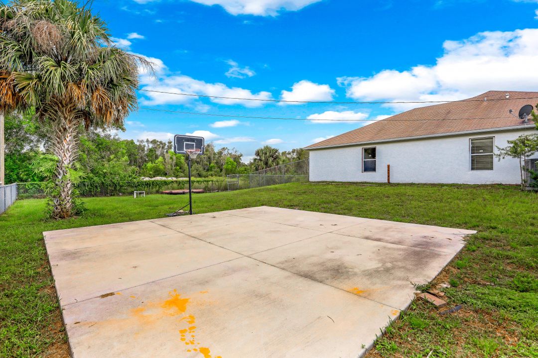 720 Kari Cir, Lehigh Acres, FL 33974