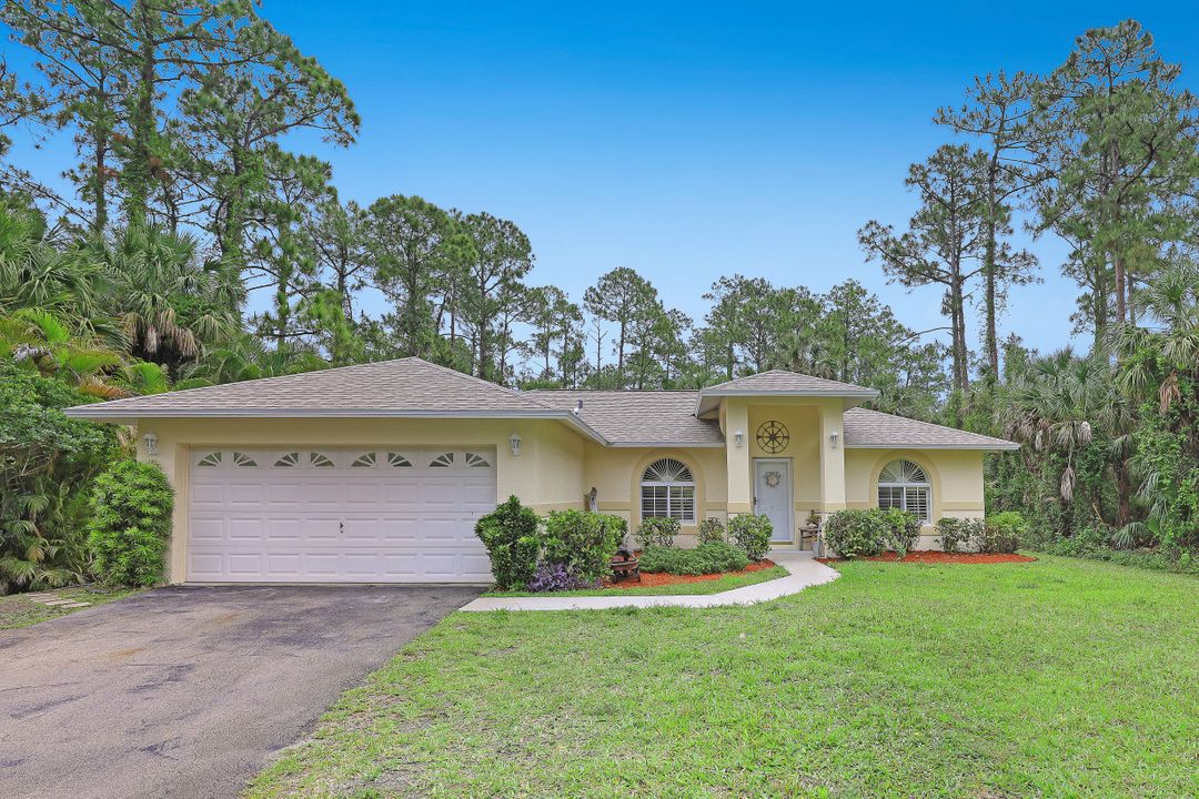 560 4th St NE, Naples, FL 34120