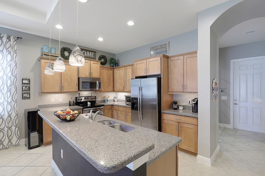 13484 Cambridge Ln, Naples, FL 34109