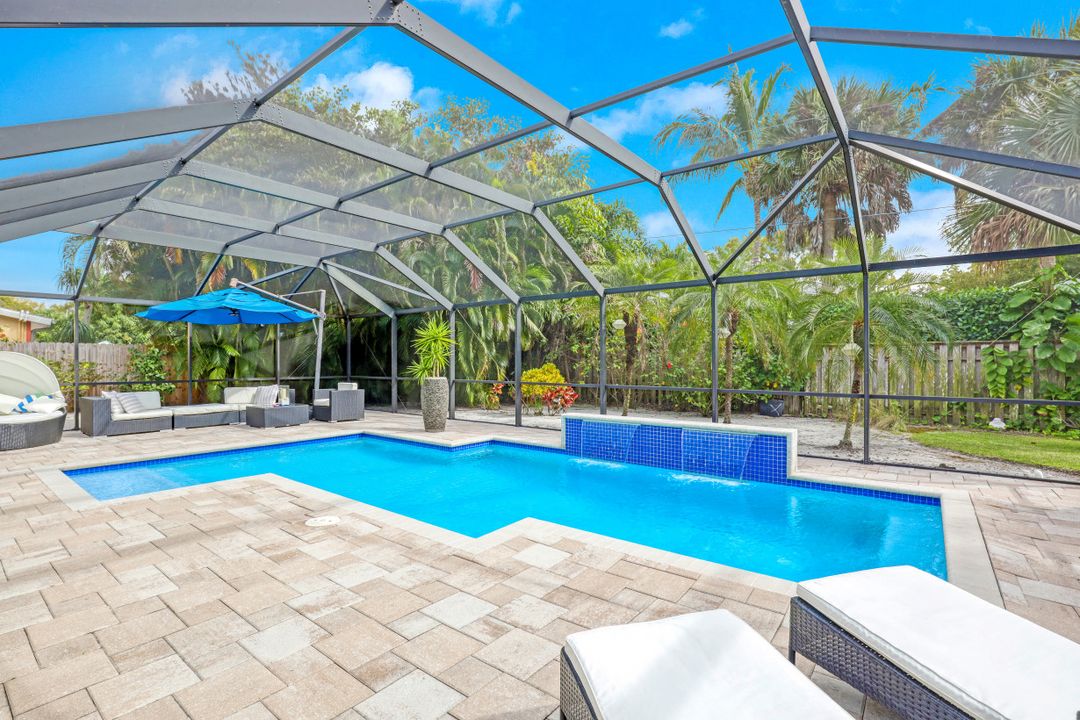 1236 13th Ave N, Naples, FL 34102