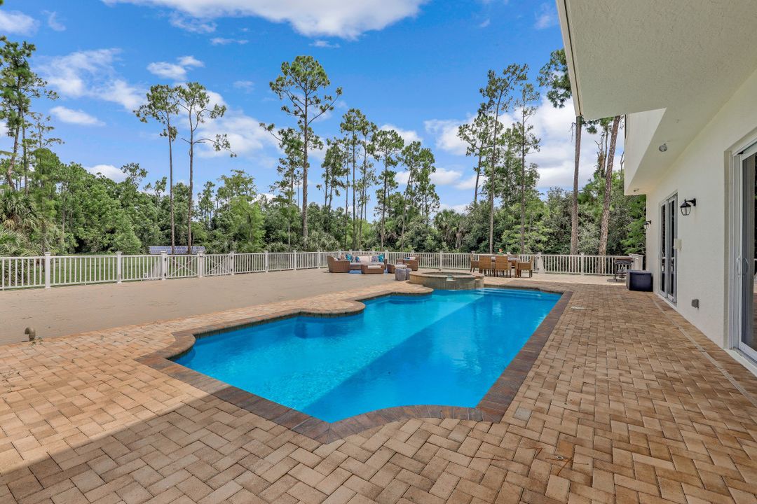 5645 Spanish Oaks Ln, Naples, FL 34119