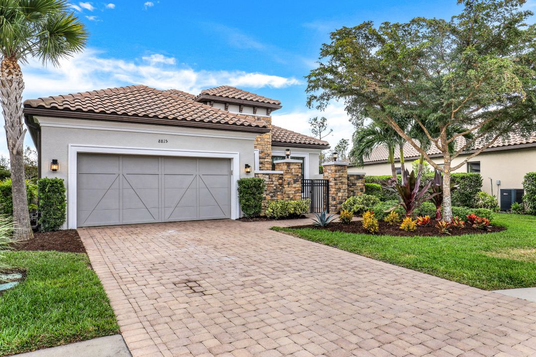 8815 Vaccaro Ct, Naples, FL 34119