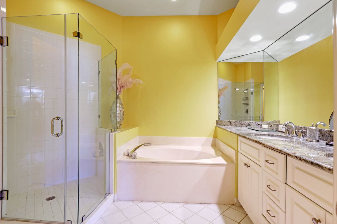 600 Lambiance Cir, Naples, FL 34108