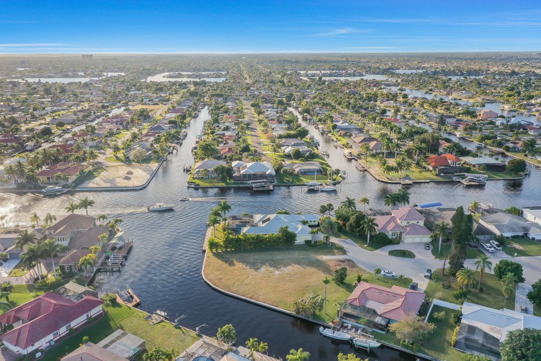 5059 Saxony Ct, Cape Coral, FL 33904