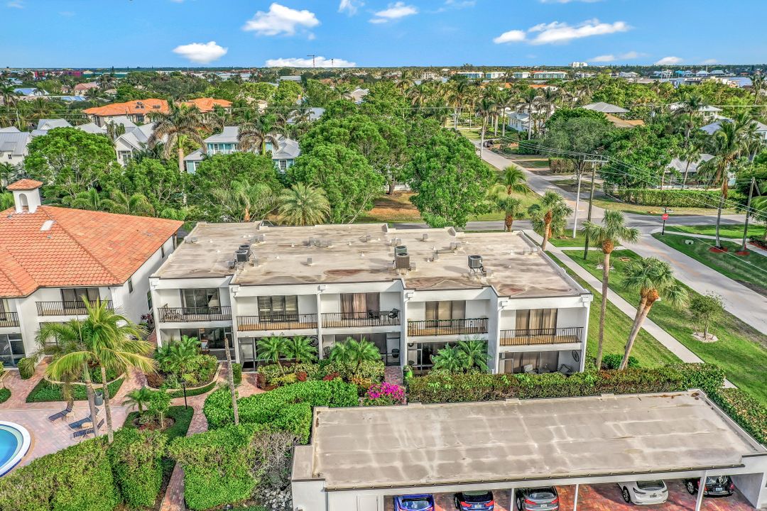 1060 6th St S #1060, Naples, FL 34102