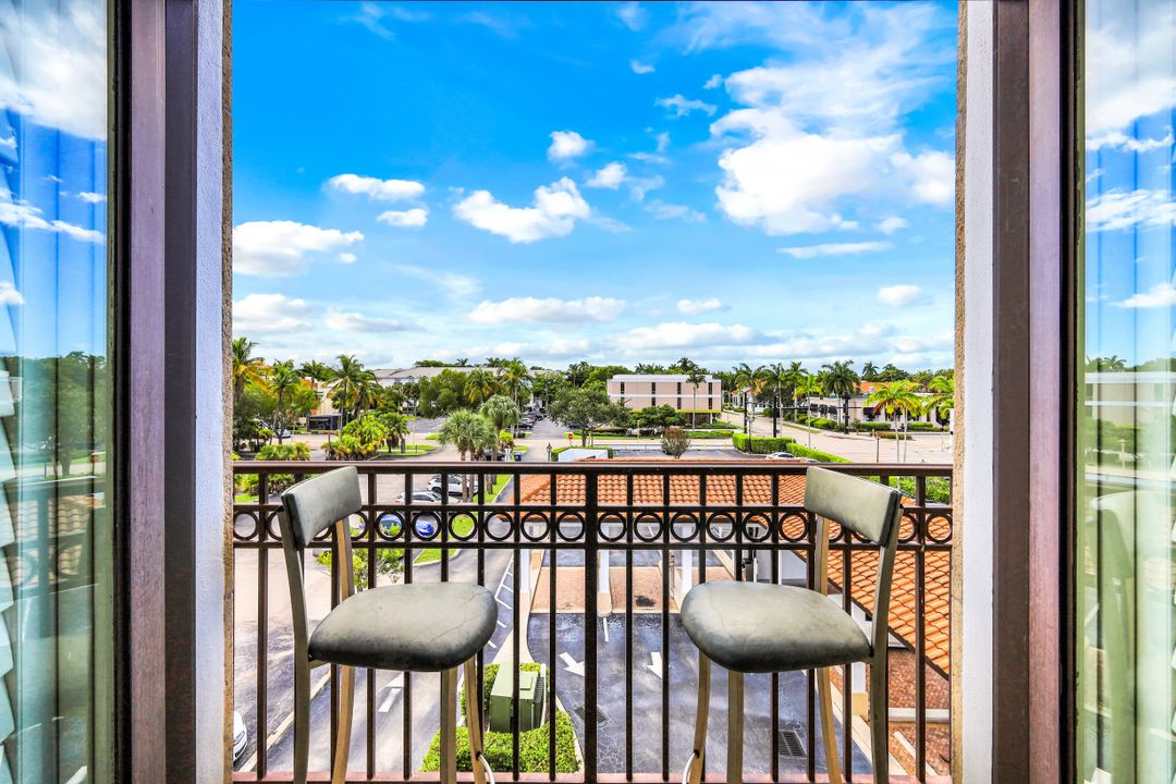 900 5th Ave S #302, Naples, FL 34102