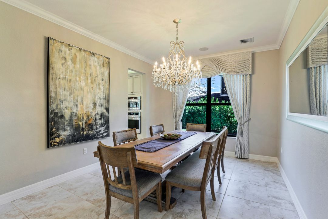 2827 Thunder Bay Circle, Naples, FL 34119