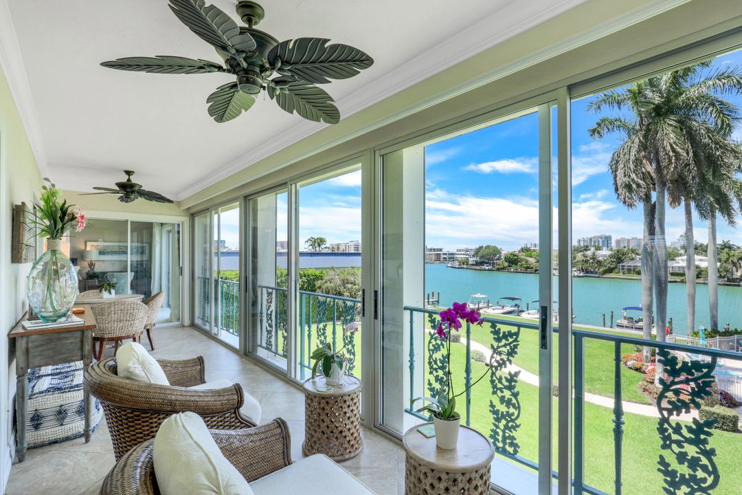 383 Harbour Dr #302, Naples, FL 34103