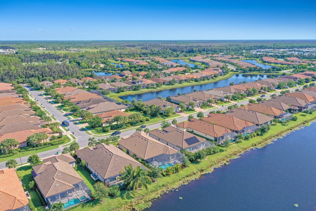 8427 Palacio Terrace S, Naples, FL 34114