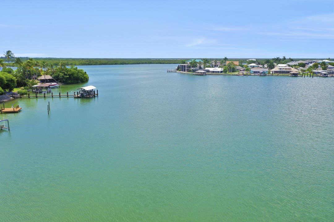 39 W Pelican St, Naples, FL 34113