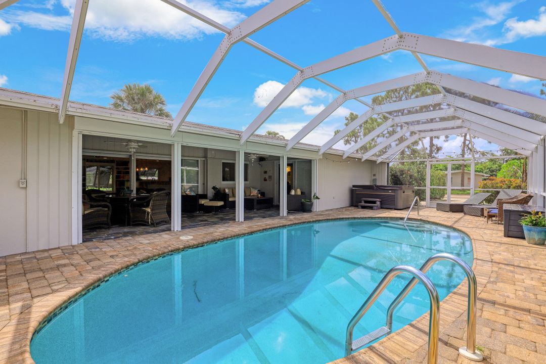 8719 Crest Ln, Fort Myers, FL 33907