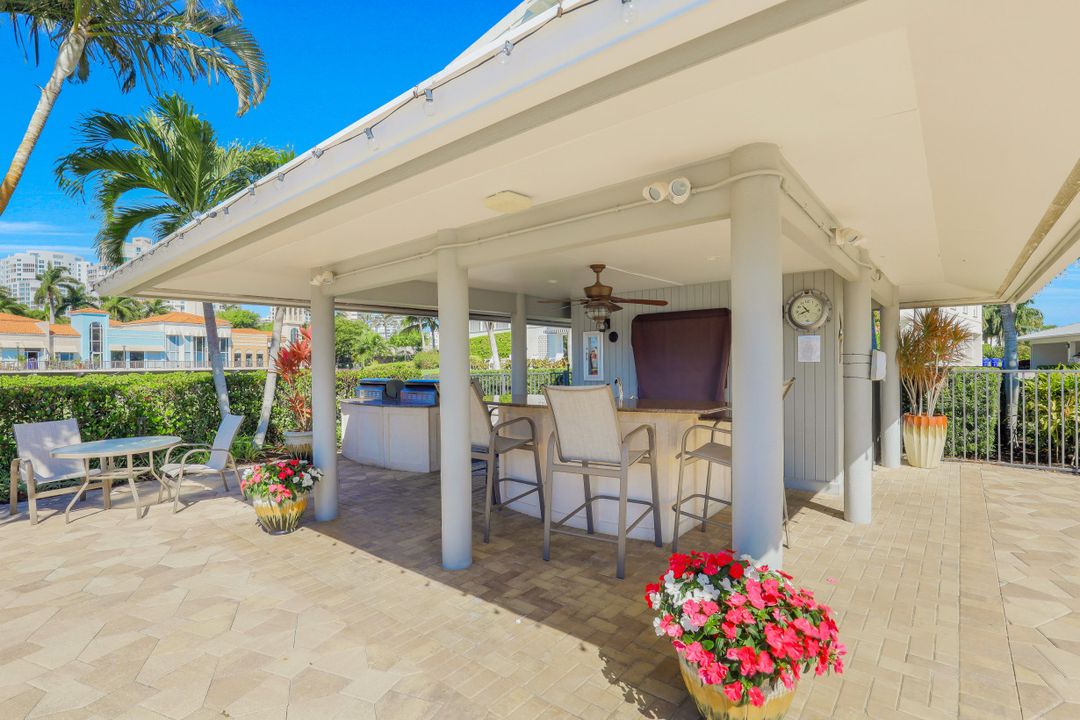 250 Park Shore Dr #103, Naples, FL 34103