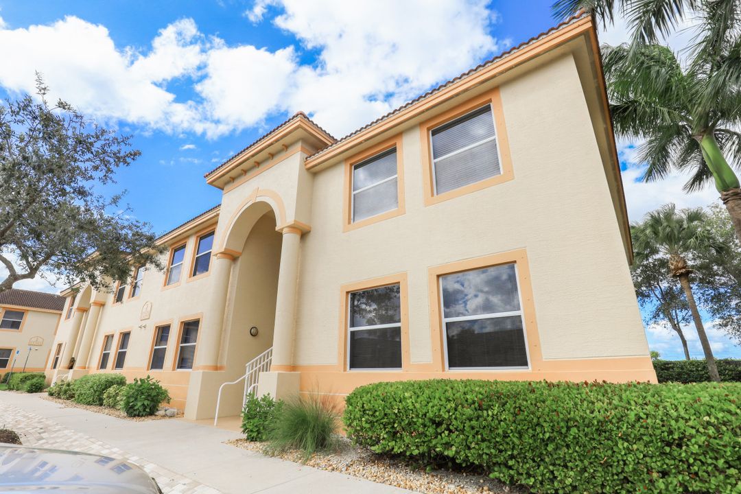 15369 Bellamar Cir, Fort Myers, FL 33908