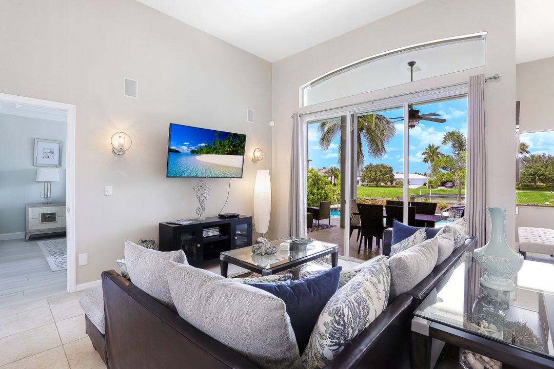 231 Seahorse Ct, Marco Island, FL 34145