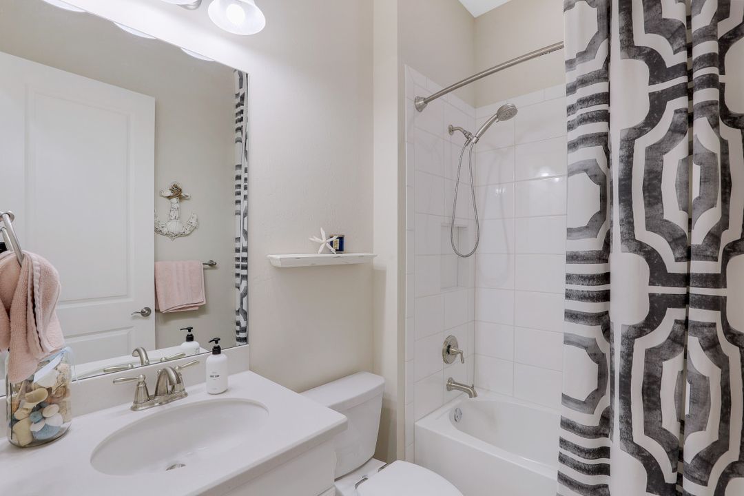 9618 Campanile Cir, Naples, FL 34114