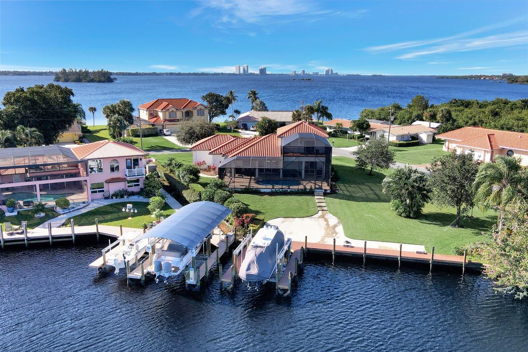 2126 Clubhouse Rd, North Fort Myers, FL 33917