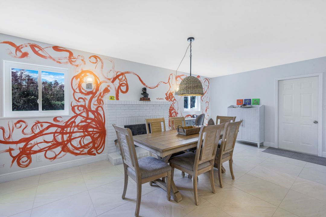 5322 Myrtle Ln, Naples, FL 34113