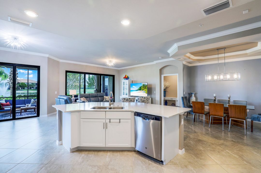 2149 Frangipani Cir #101, Naples, FL 34120